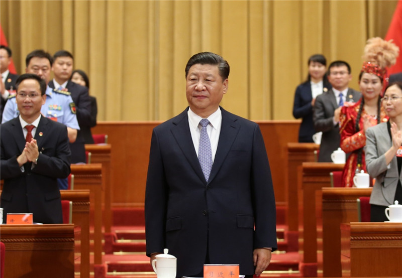 6月26日,中国共产主义青年团第十八次全国代表大会在北京人民大会堂开幕。这是中共中央总书记、国家主席、中央军委主席习近平在主席台向与会代表致意。